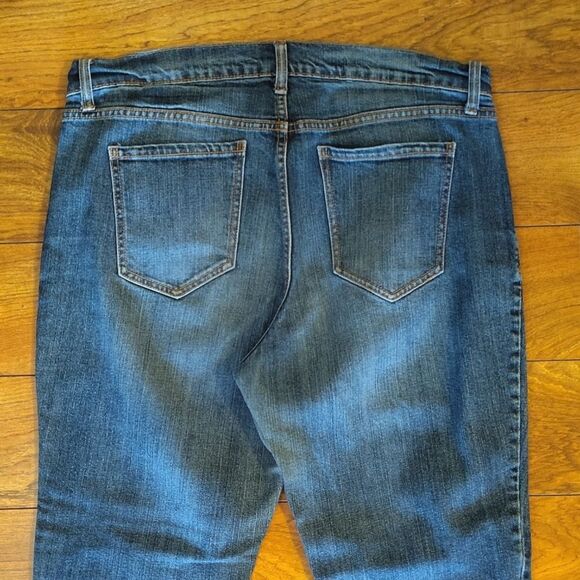 Old Navy Mid Rise Boyfriend Straight Leg Jeans Size 10 - Picture 8 of 11